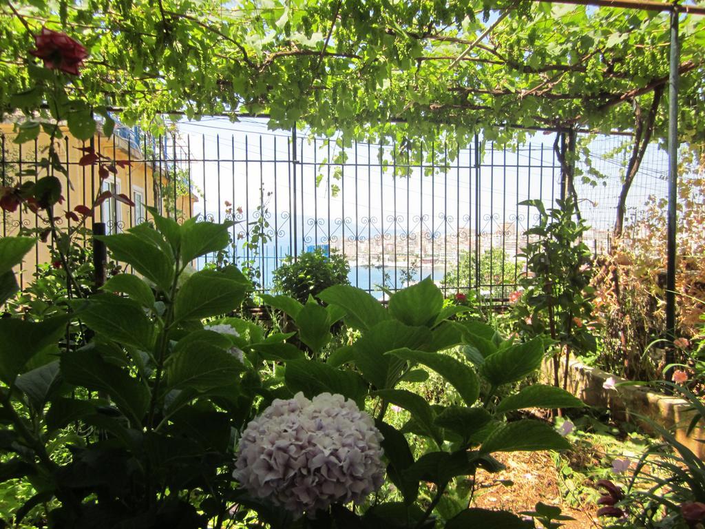 Guest House And Tavern Leo Sarandë Exterior foto