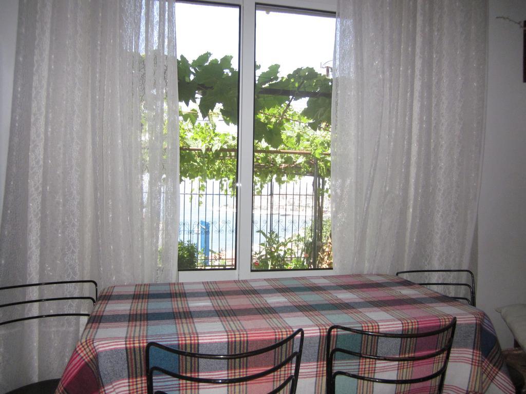 Guest House And Tavern Leo Sarandë Exterior foto