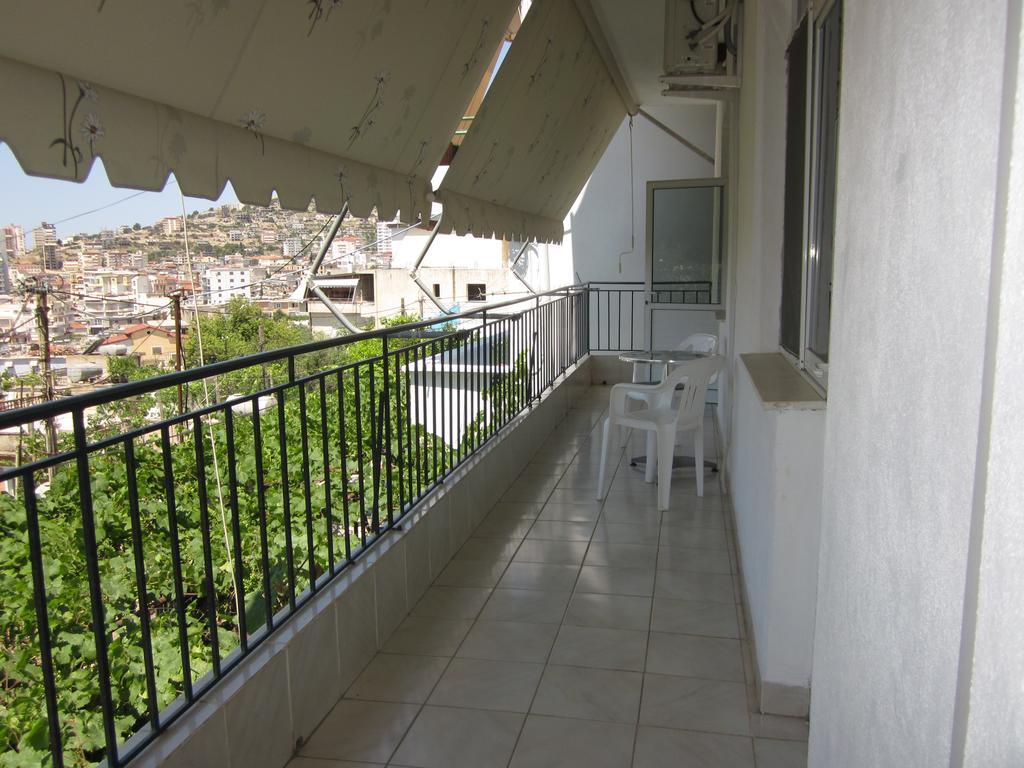 Guest House And Tavern Leo Sarandë Exterior foto